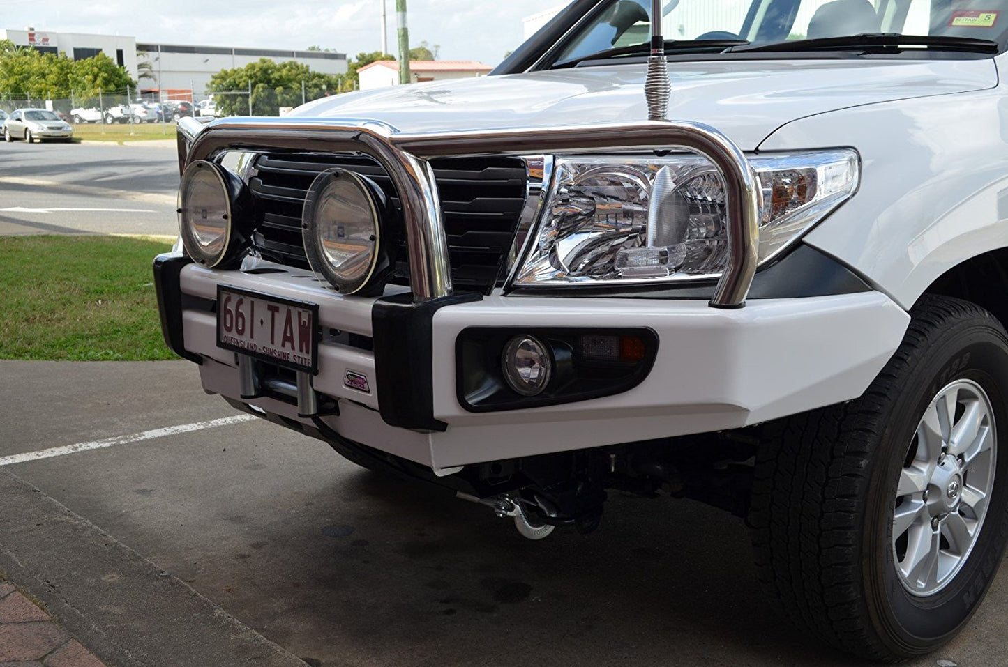 Dobinsons 4x4 Stainless Loop Deluxe Bullbar for Toyota Land Cruiser 200 Series 2008 to 2015 Only(BU59-3688)
